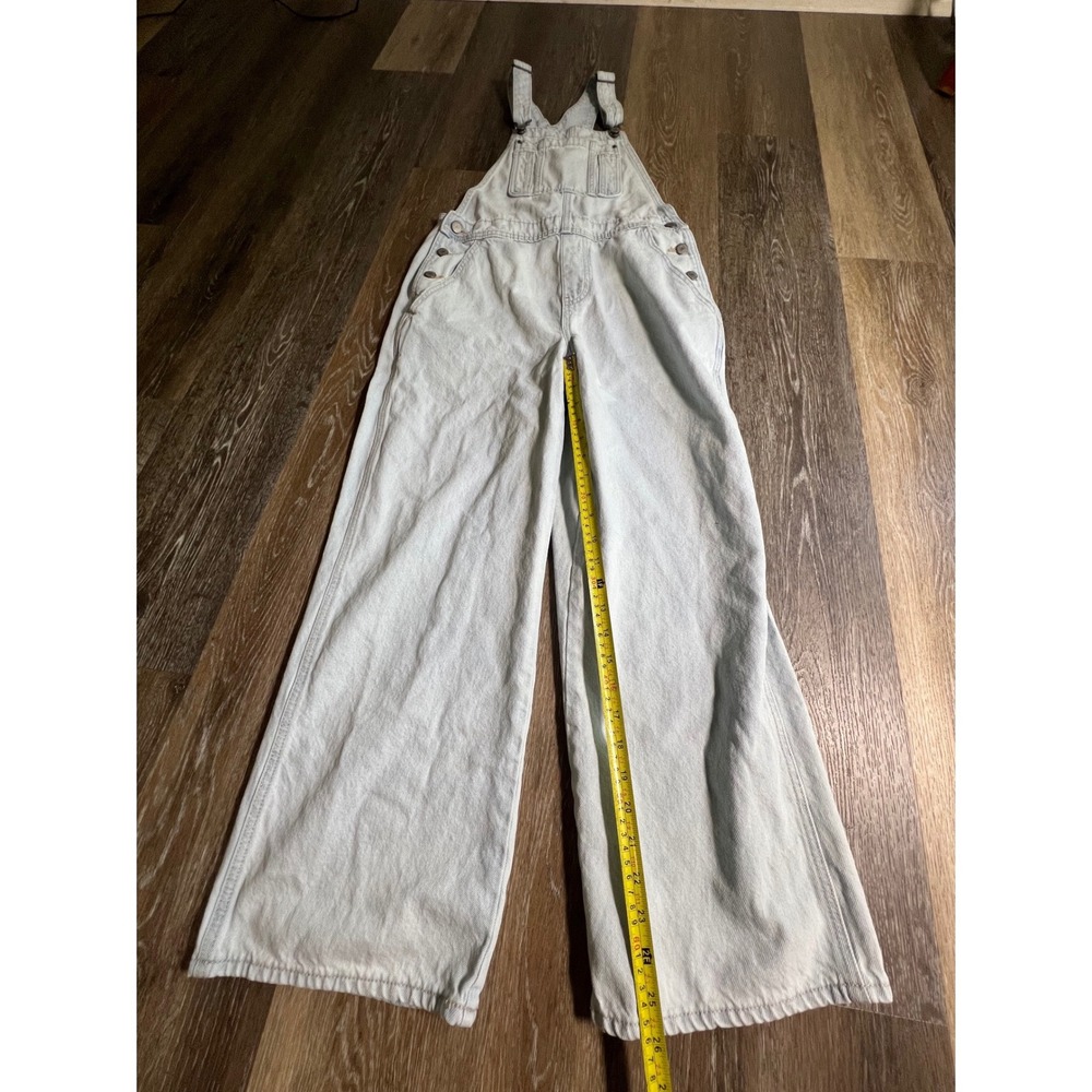 Old Navy Baggy Wide Leg Overalls Womens Size 6 Light Wash Blue Denim Bib Relaxed - Picture 4 of 7